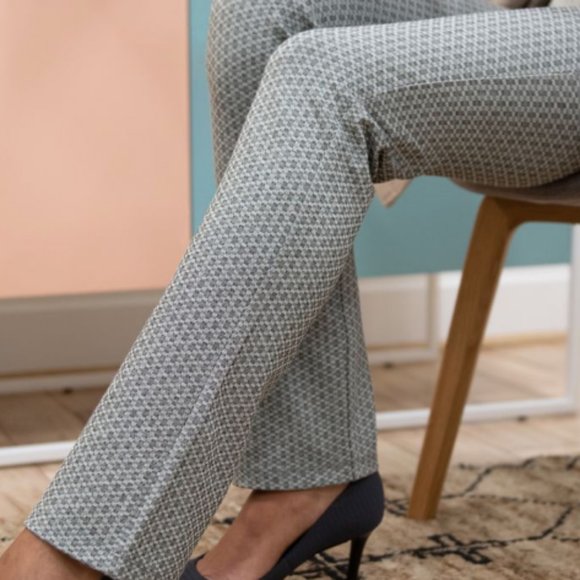 Betabrand  Straightleg Yoga Dress Pants NWT - Picture 2 of 10